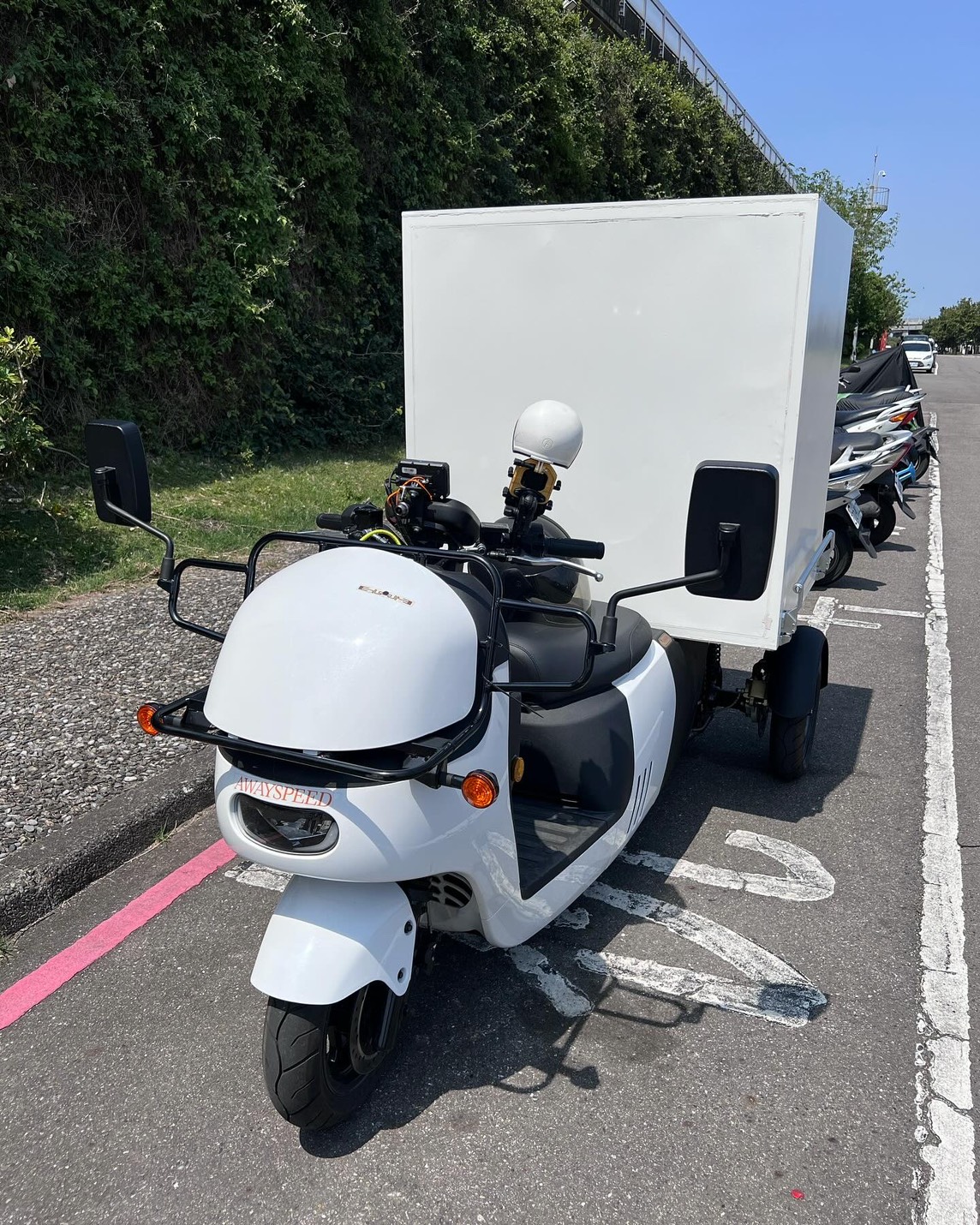 威速登金卡多電動三輪餐車