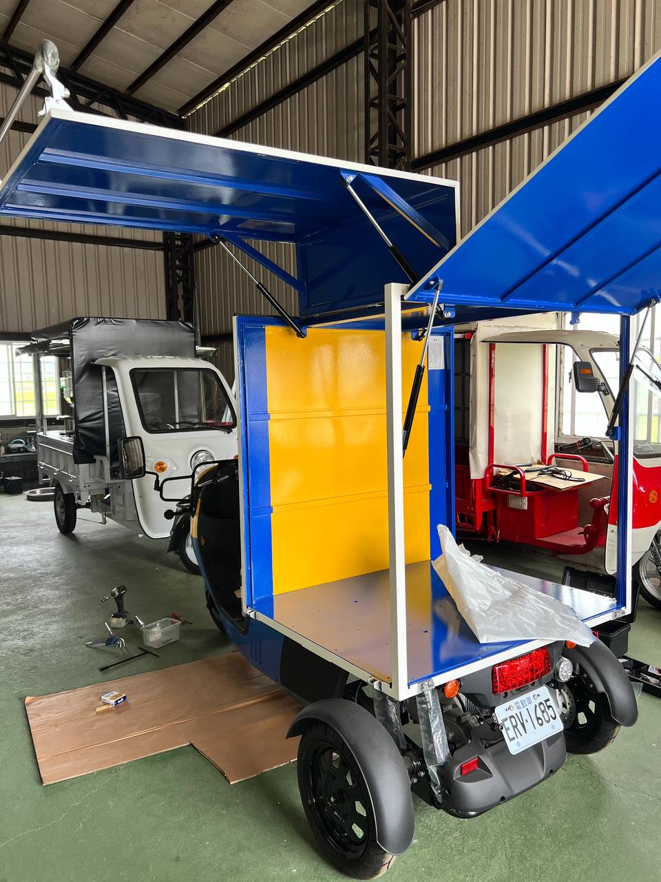 車廂掀蓋側面結構